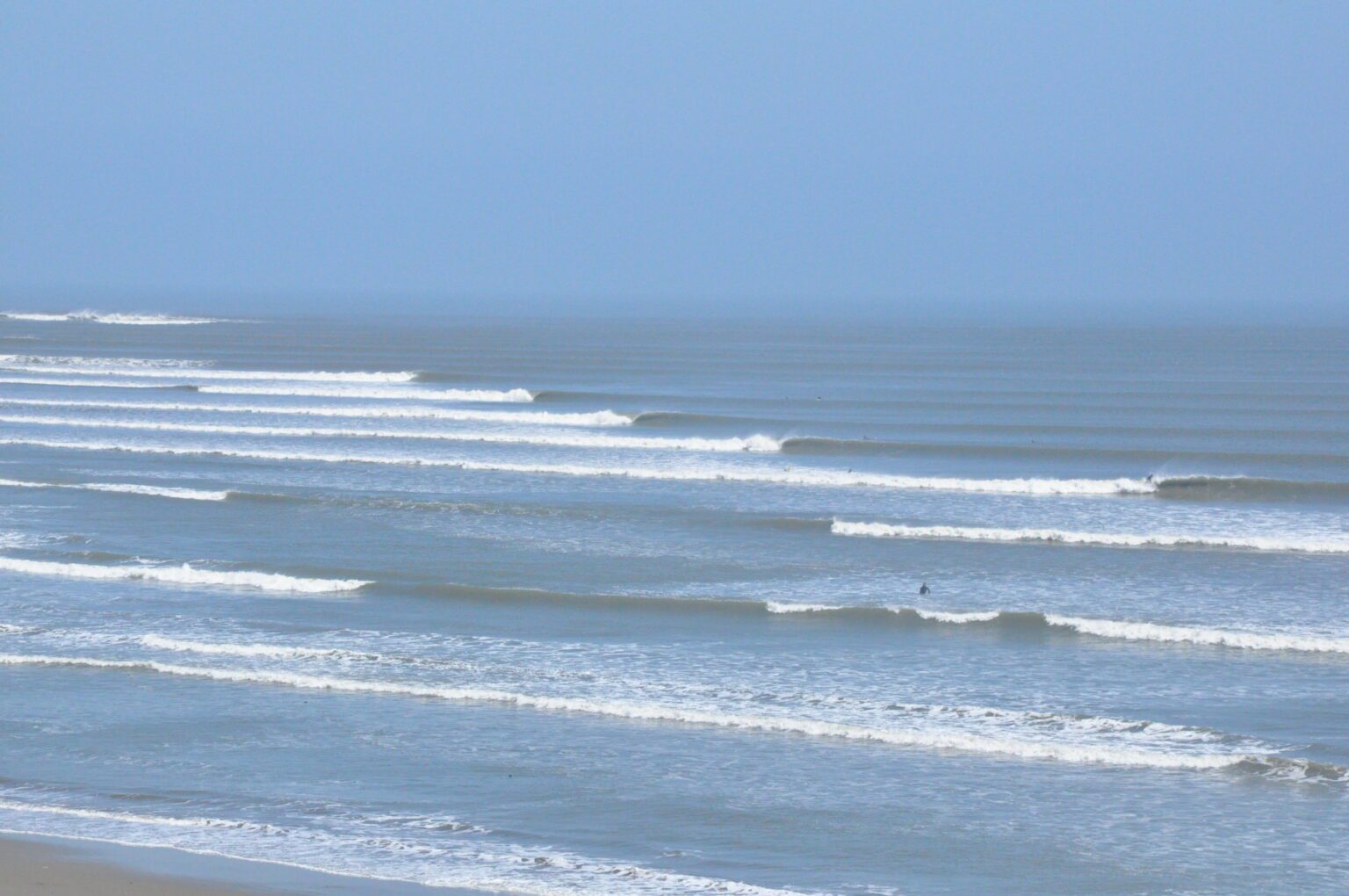 perfect waves breaking in Chicama